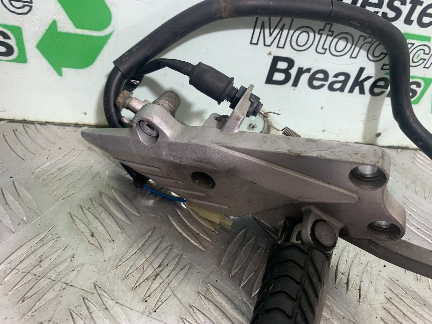 KAWASAKI GTR1400 GTR 1400 FRONT RIGHT HANGER  YEAR 2007-2009 (CMB1174)