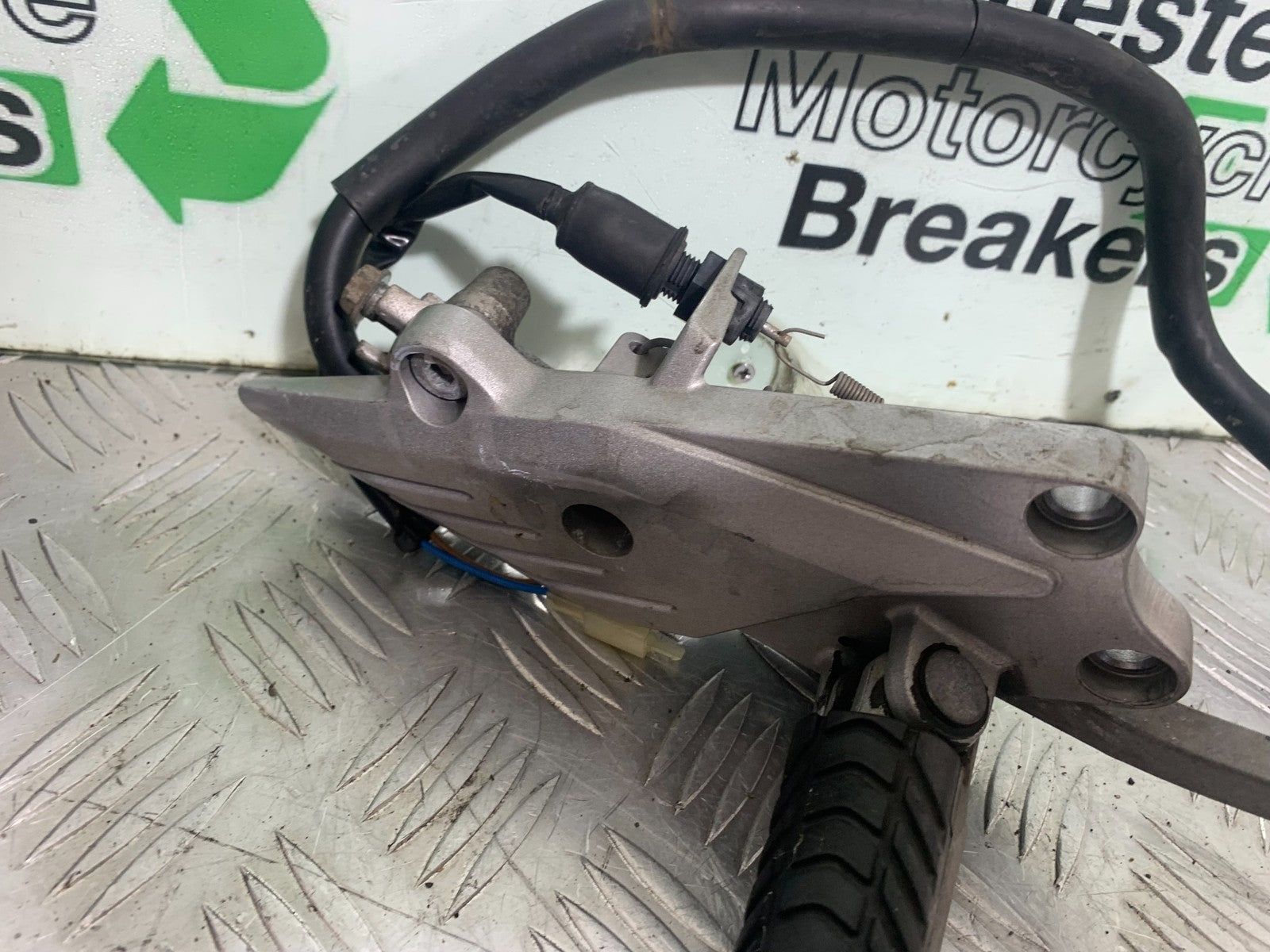KAWASAKI GTR1400 GTR 1400 FRONT RIGHT HANGER  YEAR 2007-2009 (CMB1174)