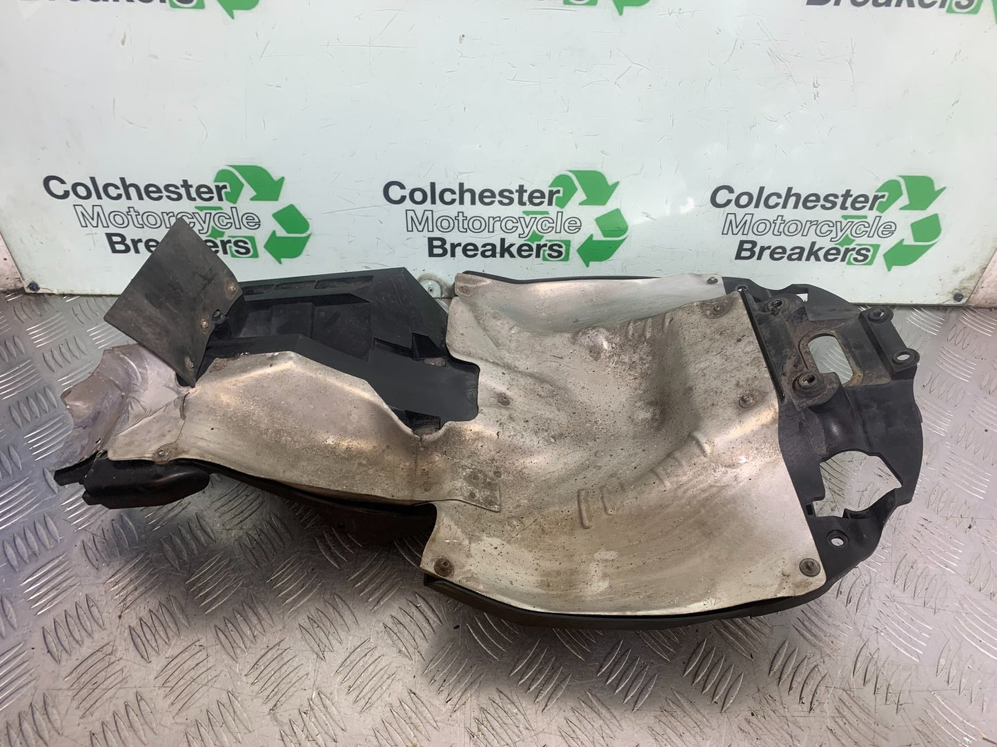 HONDA VFR800 VFR 800 V-TEC UNDERTRAY  YEAR 2002 -09 (CMB1296)