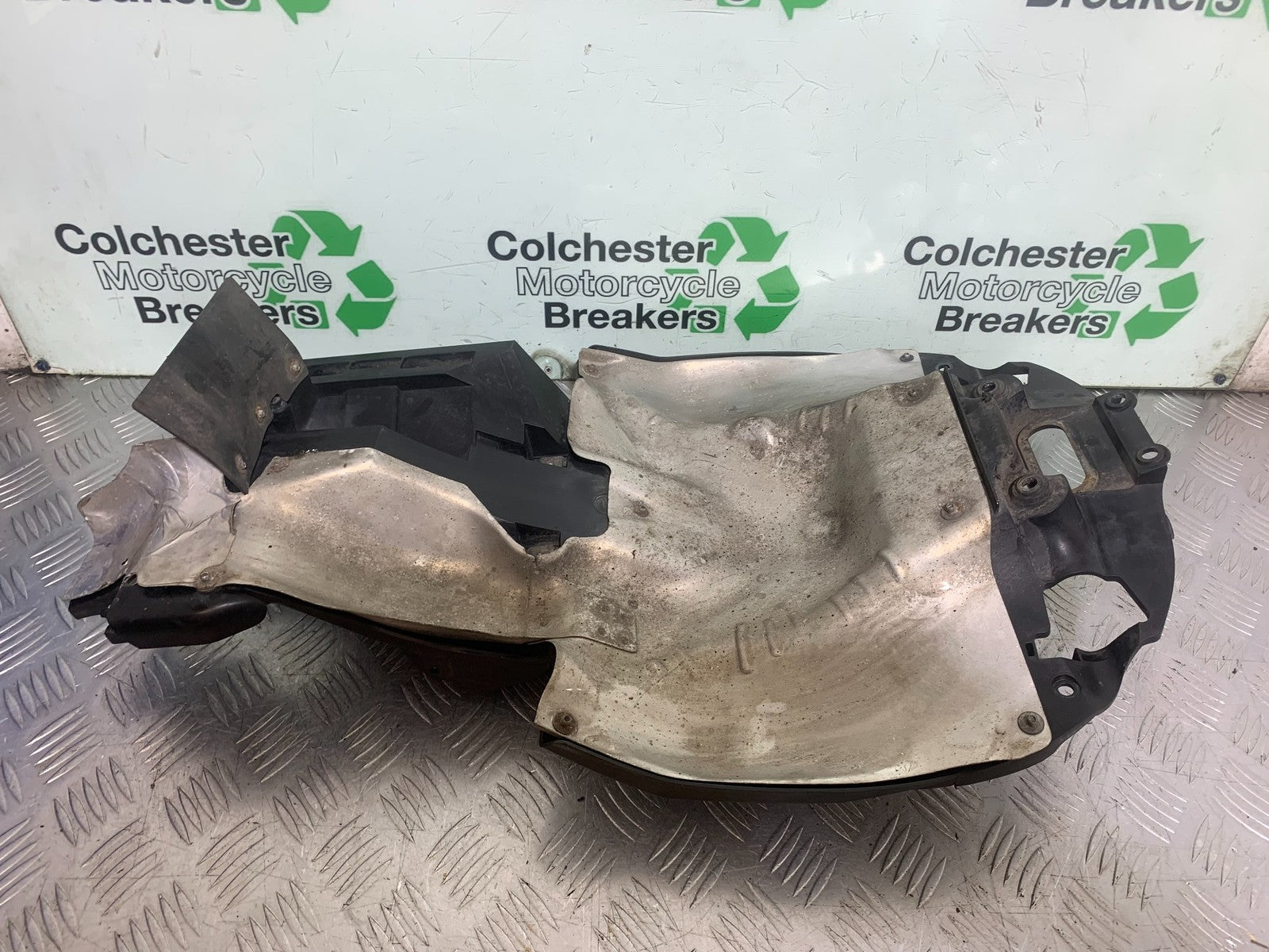 HONDA VFR800 VFR 800 V-TEC UNDERTRAY  YEAR 2002 -09 (CMB1296)