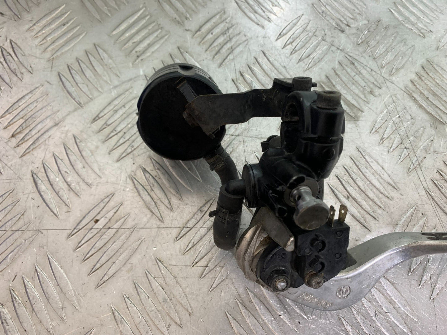TRIUMPH SPEED TRIPLE R 1050 FRONT BRAKE MASTER CYLINDER  2009 (CMB1183)