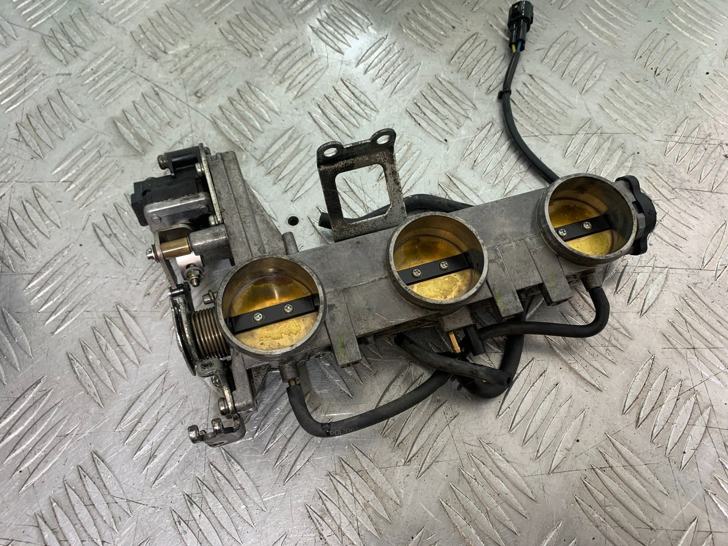 TRIUMPH SPEED TRIPLE R 1050 THROTTLE BODIES  2009 (CMB1183)