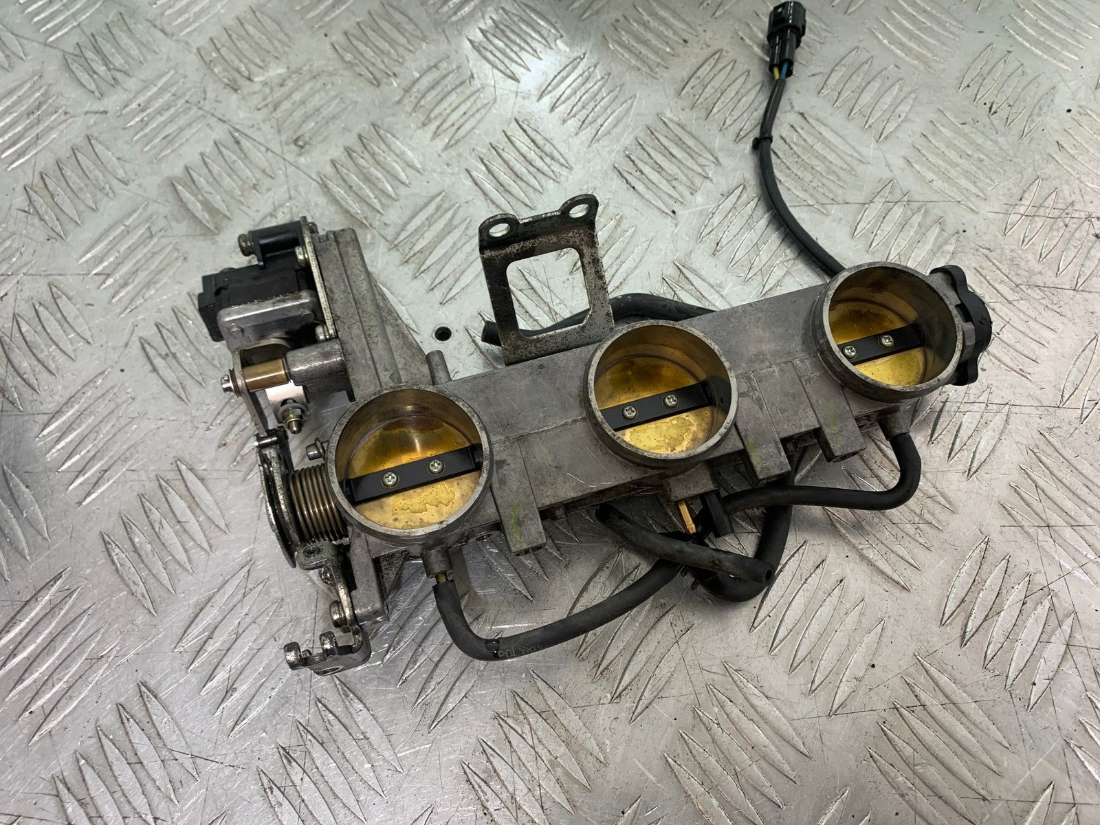 TRIUMPH SPEED TRIPLE R 1050 THROTTLE BODIES  2009 (CMB1183)