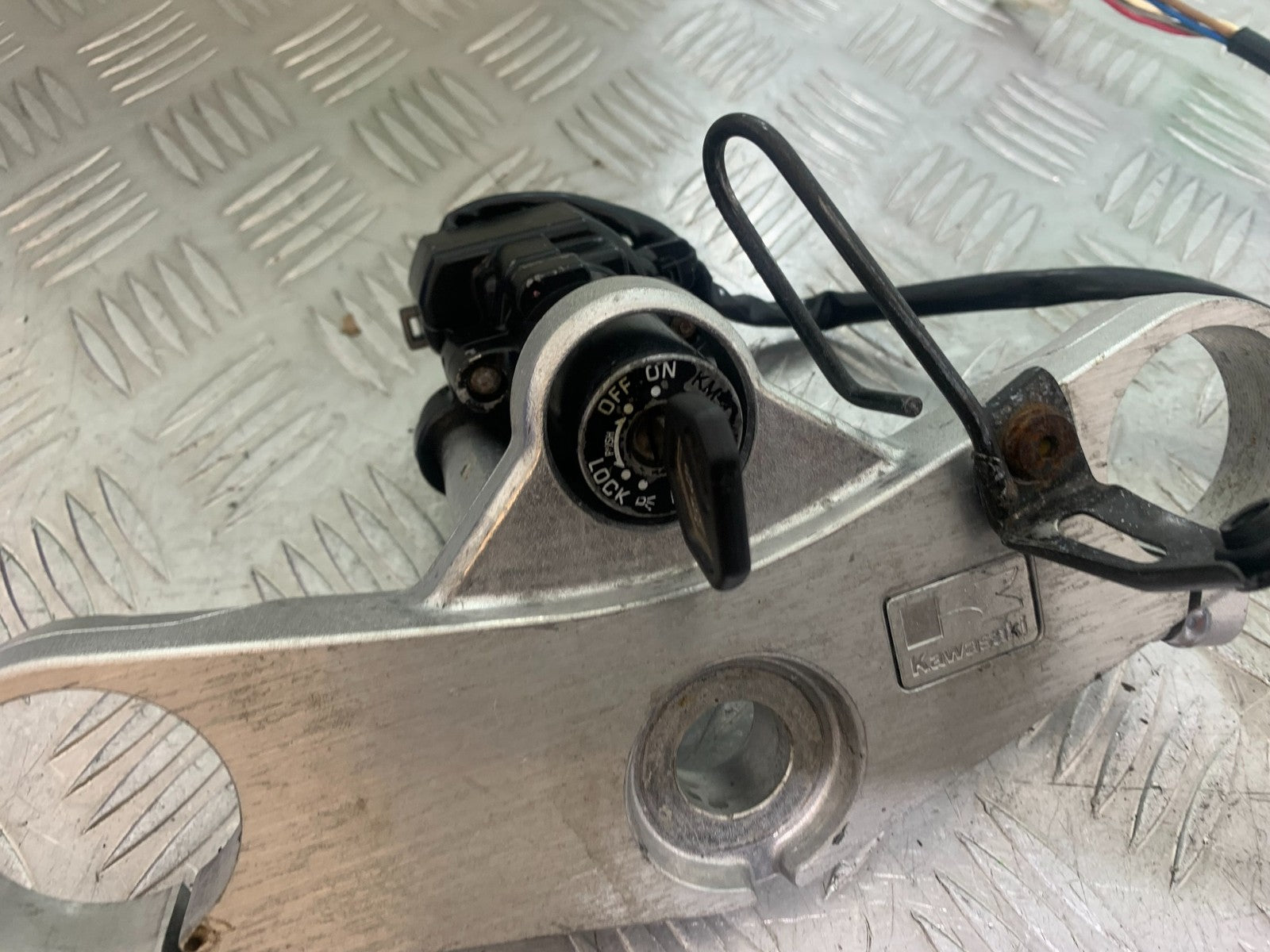 KAWASAKI ZX9R ZX9 E1 LOCKS AND KEYS   YEAR 2000-01 (CMB1171)
