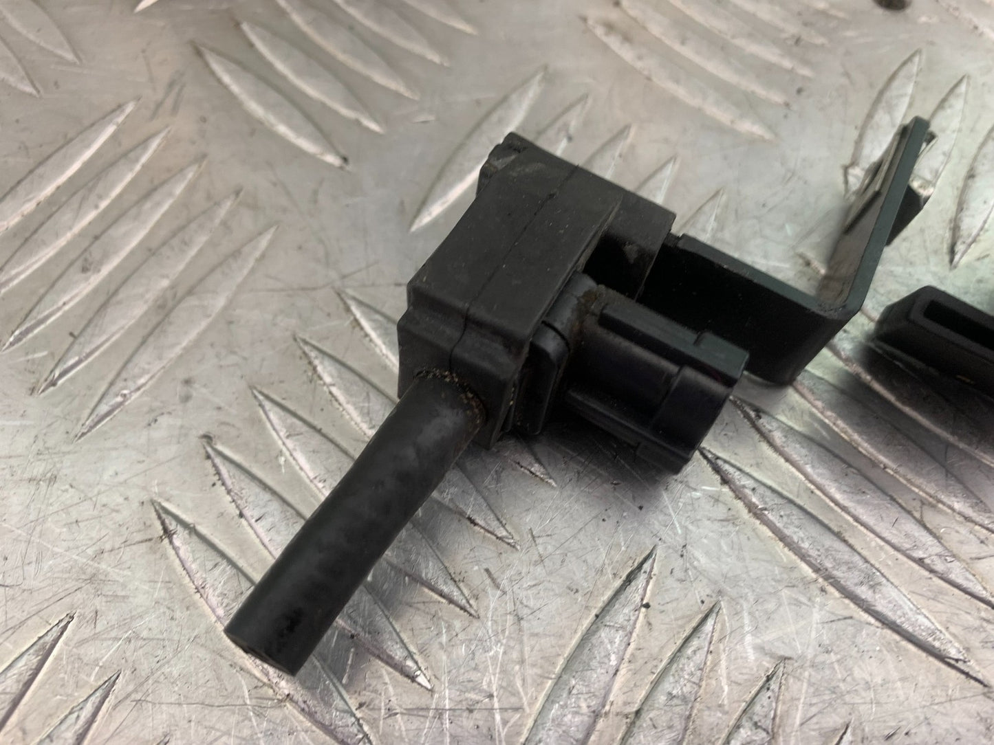 KTM 690 DUKE R LC4 RELAYS SENSORS YEAR 2012-2015  (CMB1180)