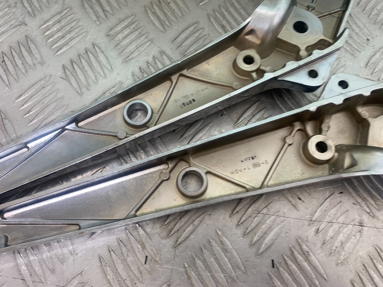 HONDA VTX1300 S-6 REAR MUDGUARD CHROME RAILS  YEAR 2004-09 (CMB1159)