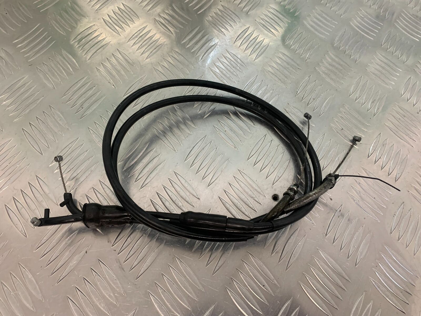 YAMAHA FJR1300 FJR 1300 THROTTLE CABLES   YEAR 2001-05 (STOCK 946)