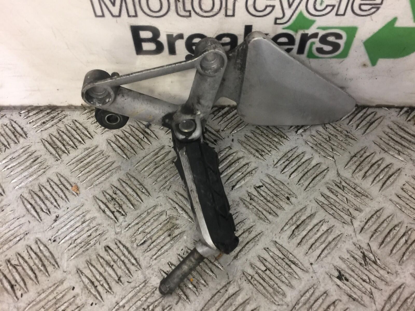 HONDA CBR1100 BLACKBIRD FRONT LEFT HANGER AND PEG  YEAR 2001 (STOCK 390)