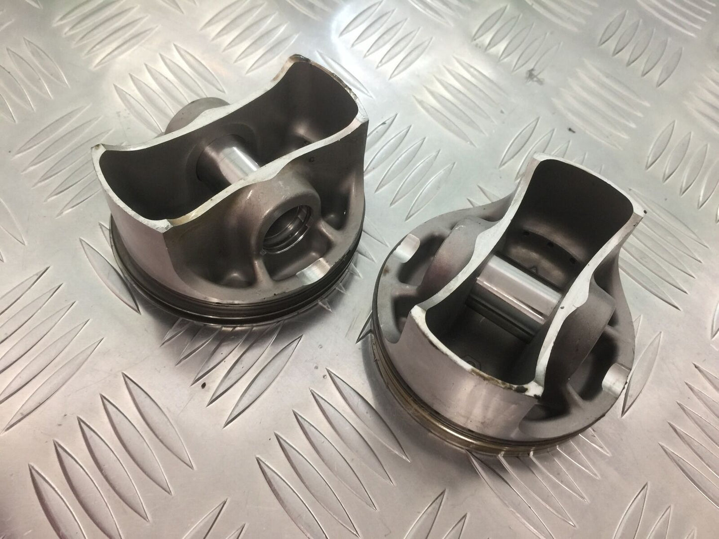 APRILIA DORSODURO 750 FACTORY PISTONS  YEAR 2011  (STOCK 908)