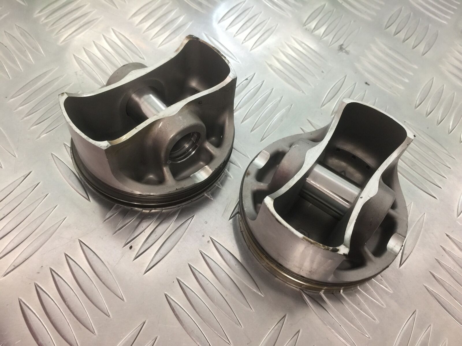 APRILIA DORSODURO 750 FACTORY PISTONS  YEAR 2011  (STOCK 908)