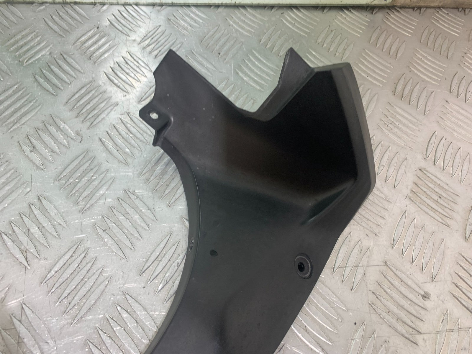 YAMAHA YZF-R125 YZF 125 RIGHT TOP FAIRING INFILL PANEL  YEAR 2019-2022 (CMB1263)