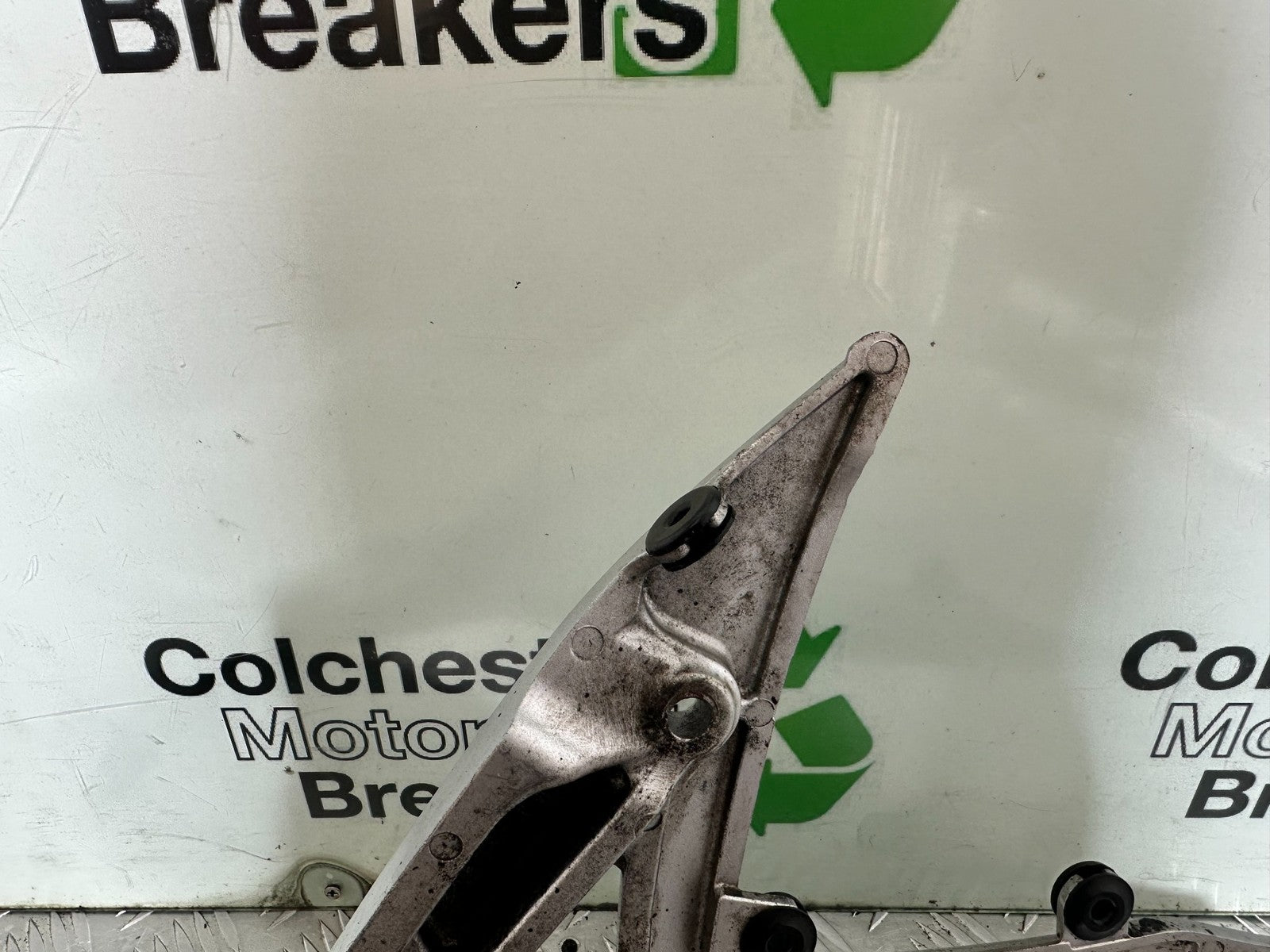 KAWASAKI ER6 F ER6F LEFT HANGER AND PEGS YEAR 2005-2008 (CMB1178)