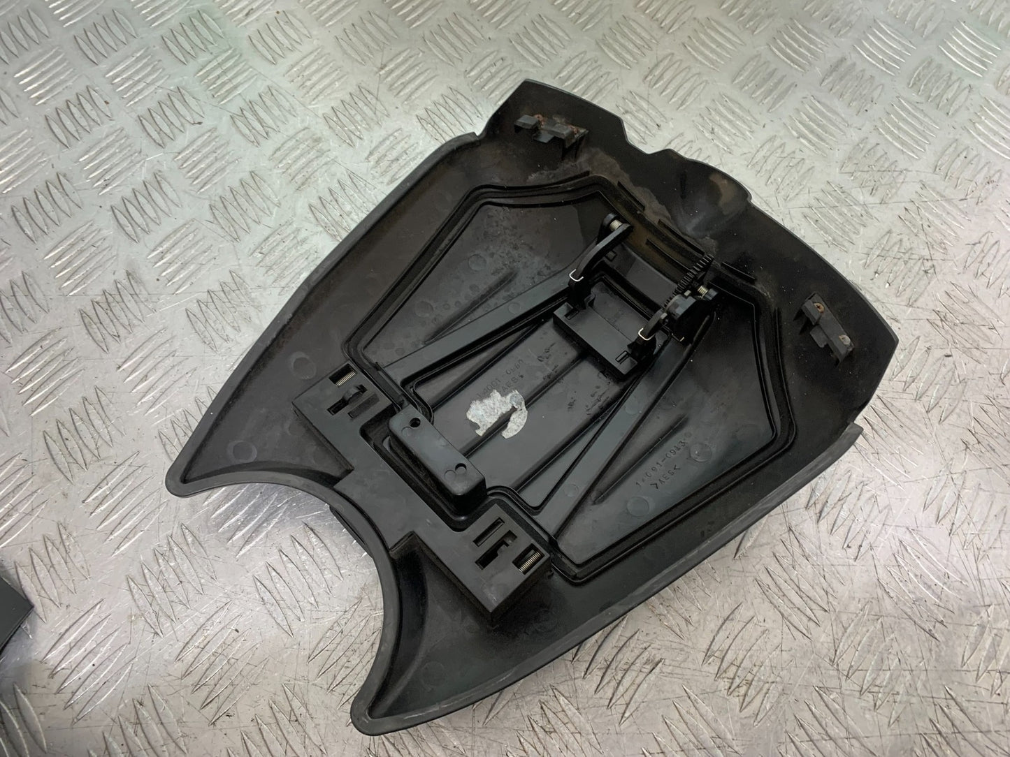 KAWASAKI GTR1400 GTR 1400 TANK COVER AND LID    YEAR 2007-2009 (CMB1306)