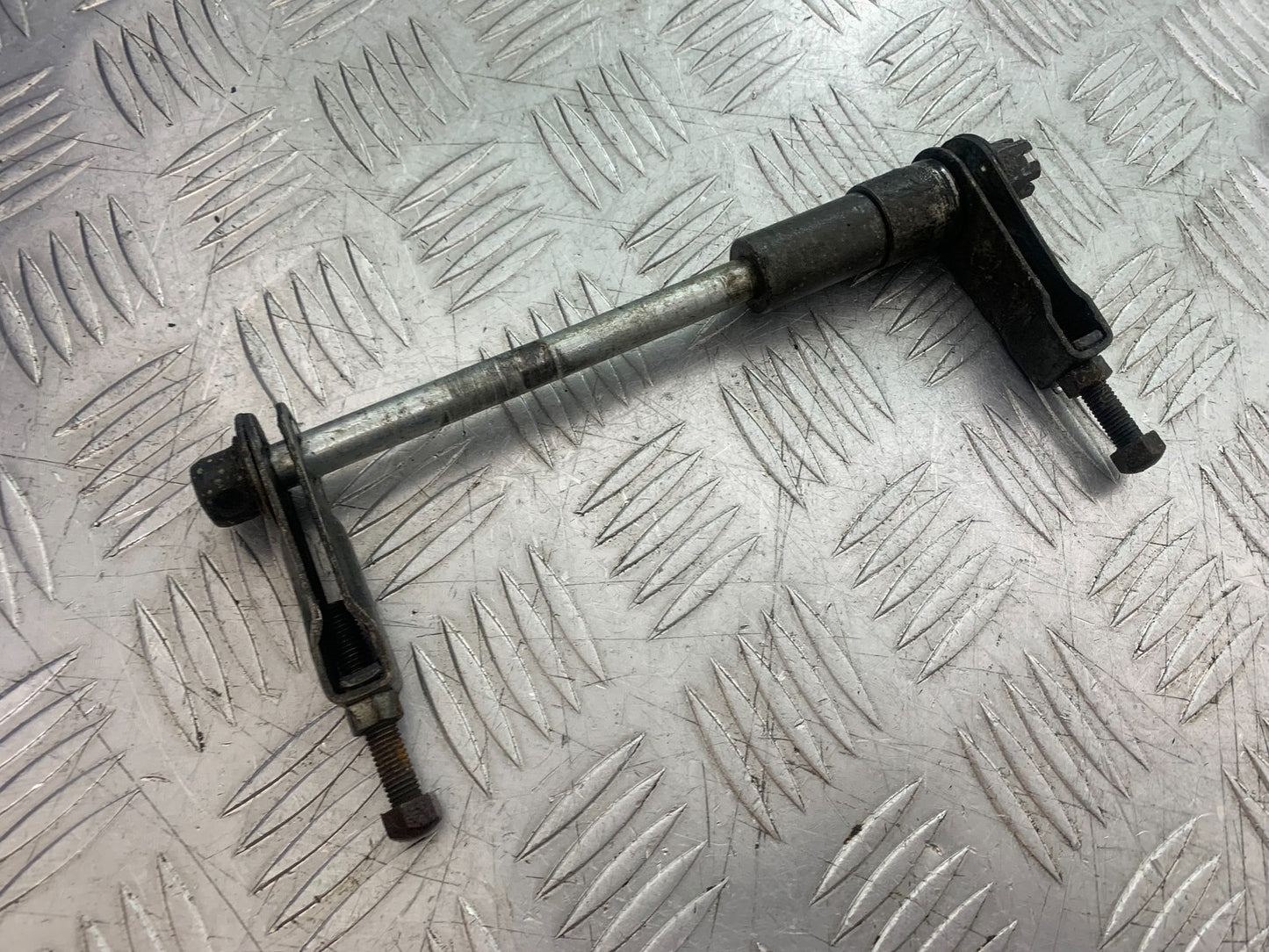 SUZUKI GP100 GP 100 REAR WHEEL SPINDLE  YEAR 1978-1988 (CMB1259)