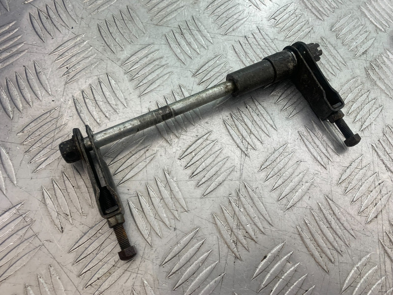 SUZUKI GP100 GP 100 REAR WHEEL SPINDLE  YEAR 1978-1988 (CMB1259)