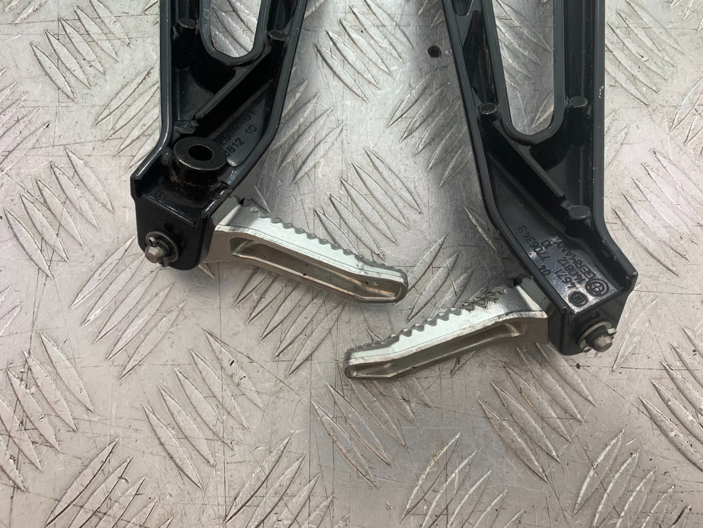 BMW S1000 RR REAR HANGER AND PEGS  YEAR 2015-2018 (CMB1246)