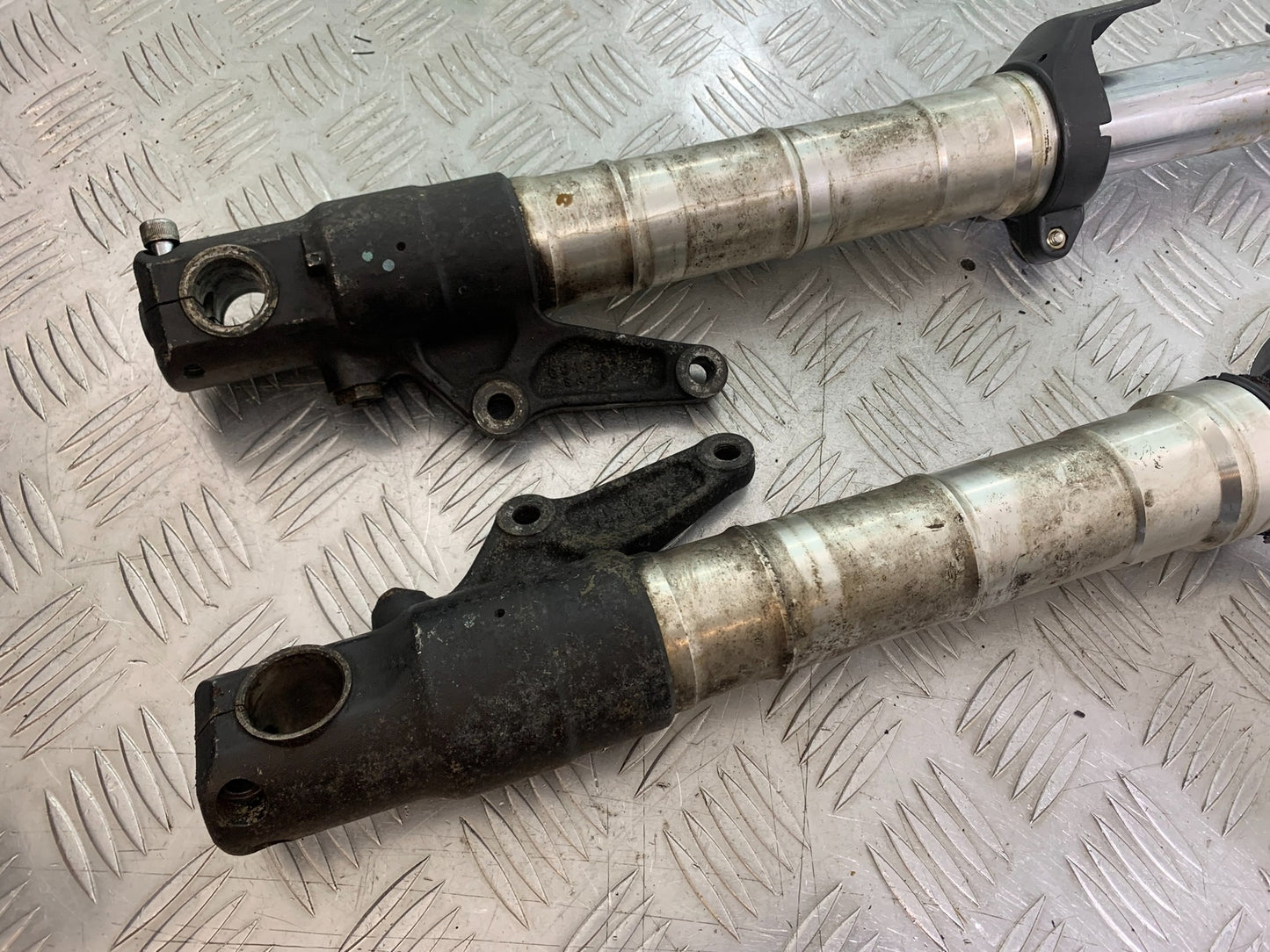 TRIUMPH T509 SPEED TRIPLE FORKS (SOLD AS PARTS)  YEAR 1997-1998 (CMB1144)