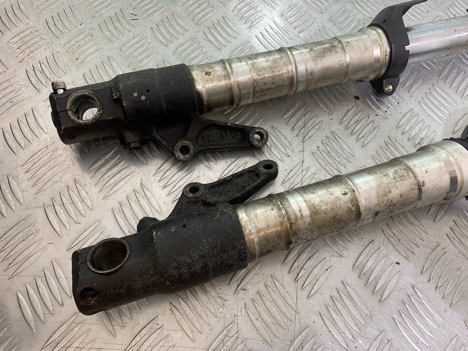 TRIUMPH T509 SPEED TRIPLE FORKS (SOLD AS PARTS)  YEAR 1997-1998 (CMB1144)