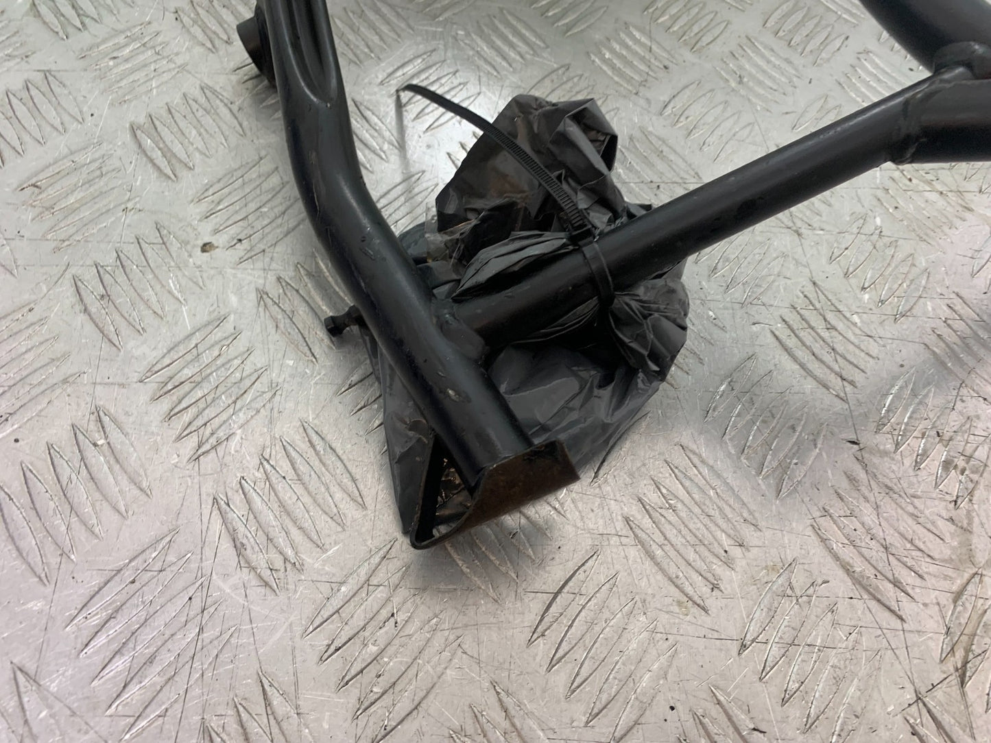 TRIUMPH 1050 SPRINT GT CENTER STAND & FIXINGS  YEAR 2010-2016 (CMB1250)
