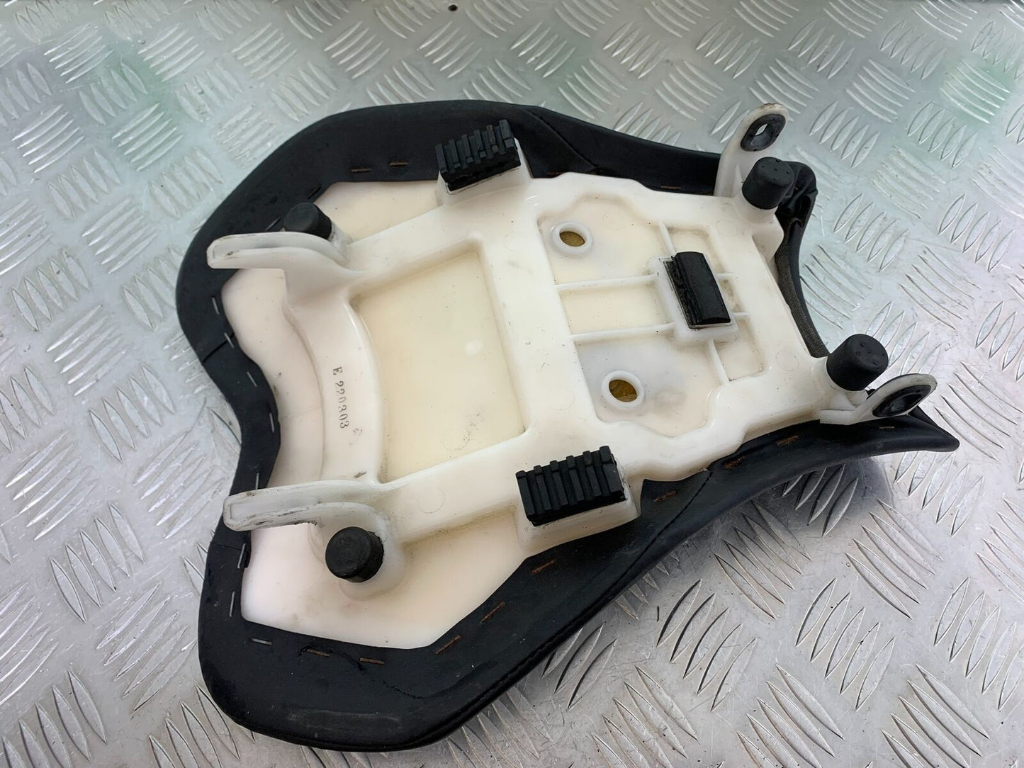 SUZUKI GSXR1000 GSXR 1000 FRONT SEAT  2009-2016 (CMB1049)
