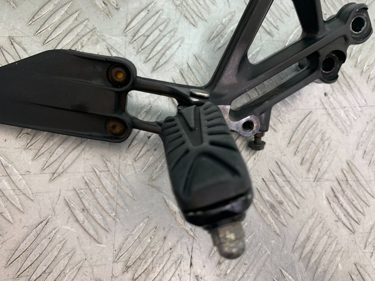 KTM DUKE 125 FRONT RIGHT HANGER  YEAR 2017-2022 (CMB1274)