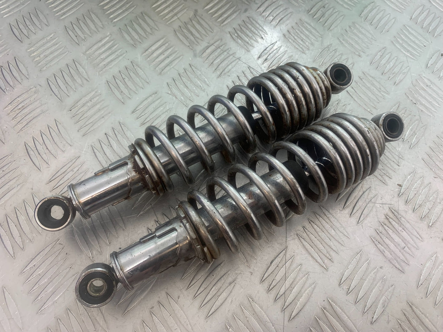 YAMAHA XV535 XV 535 VIRAGO REAR SHOCKS  YEAR 1994-02 (CMB1139)