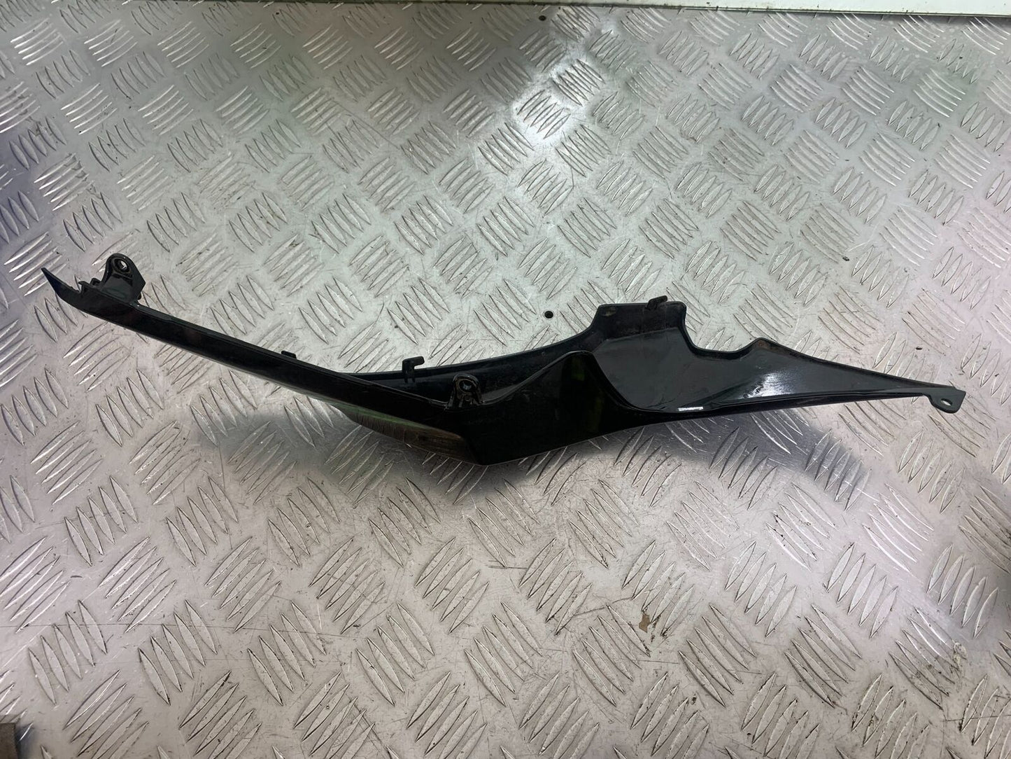 KAWASAKI Z650 ER650 KNFAN RIGHT SEAT PANEL  YEAR 2022-2024 (CMB1112)