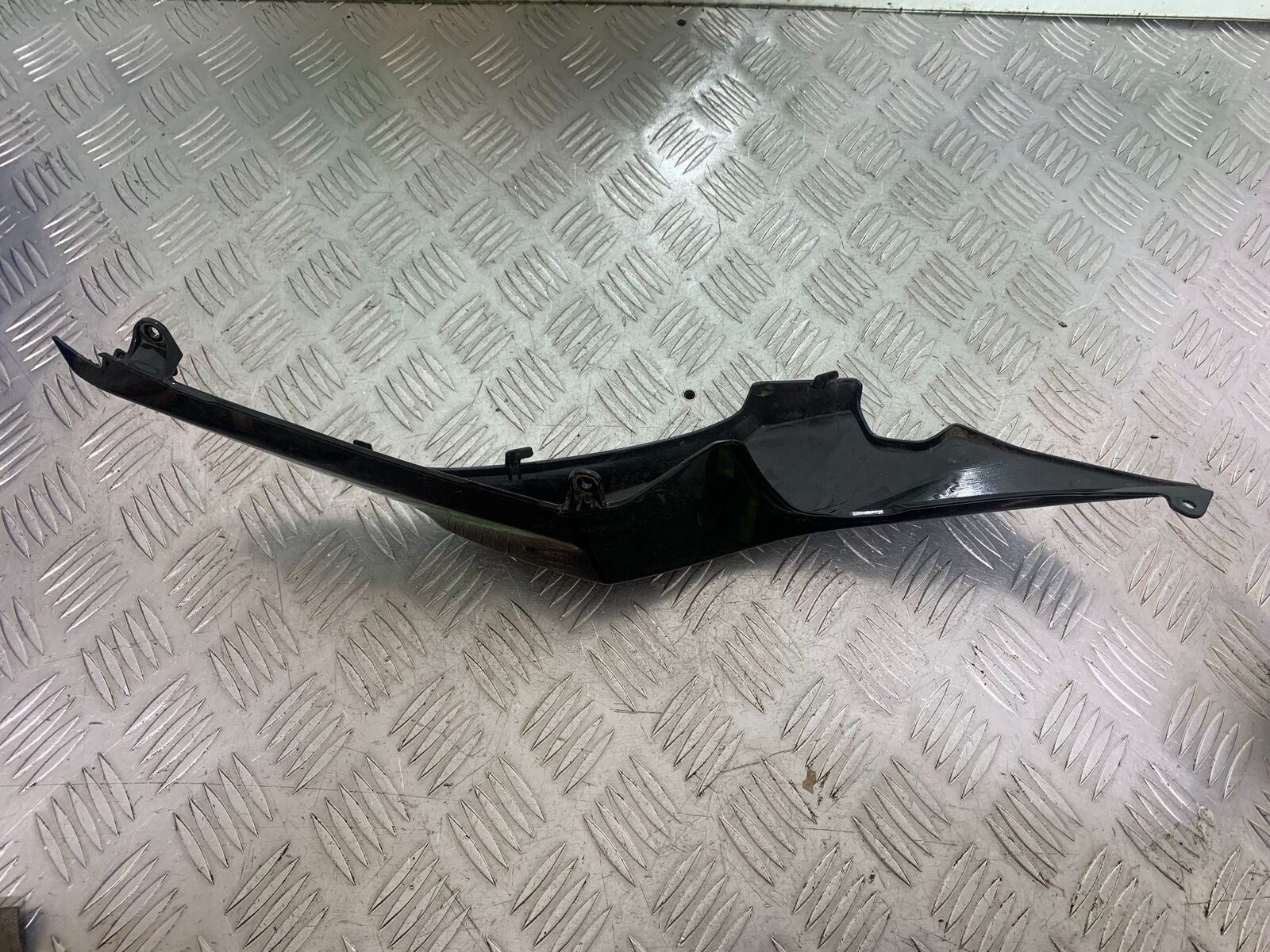 KAWASAKI Z650 ER650 KNFAN RIGHT SEAT PANEL  YEAR 2022-2024 (CMB1112)