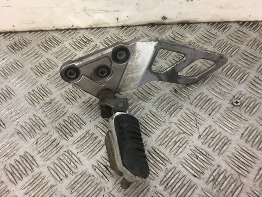 SUZUKI GSX1250 GSX 1250 FA K8 FRONT LEFT HANGER AND PEG YEAR 2009 (STOCK 497)