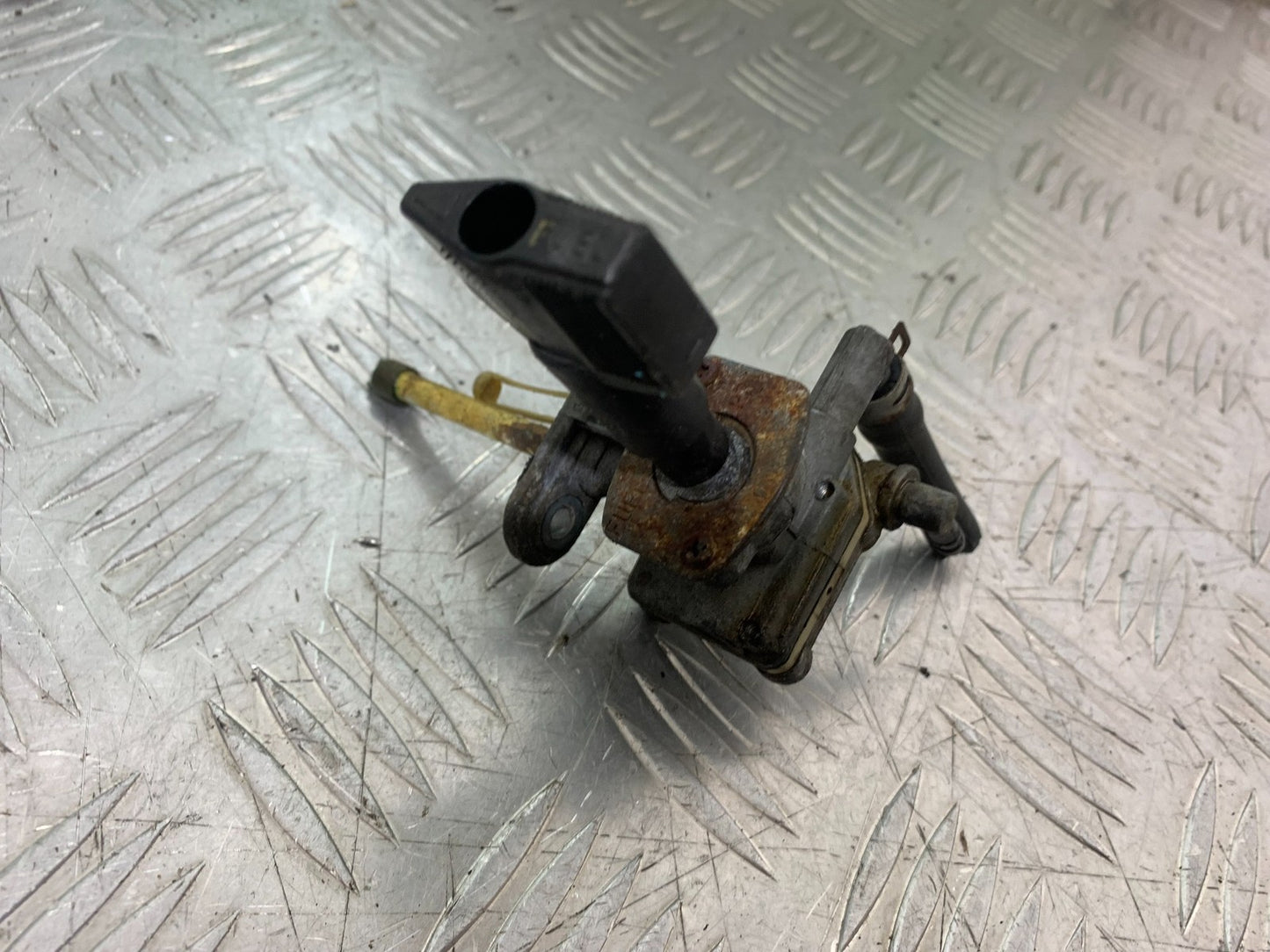 SUZUKI GSF600 GSF 600 BANDIT PETROL TAP   2000-2004 (CMB1269)