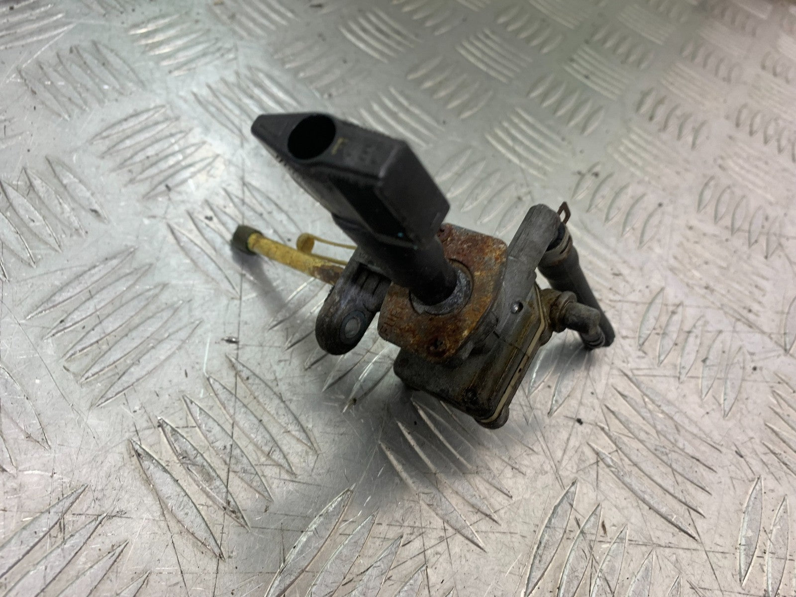 SUZUKI GSF600 GSF 600 BANDIT PETROL TAP   2000-2004 (CMB1269)