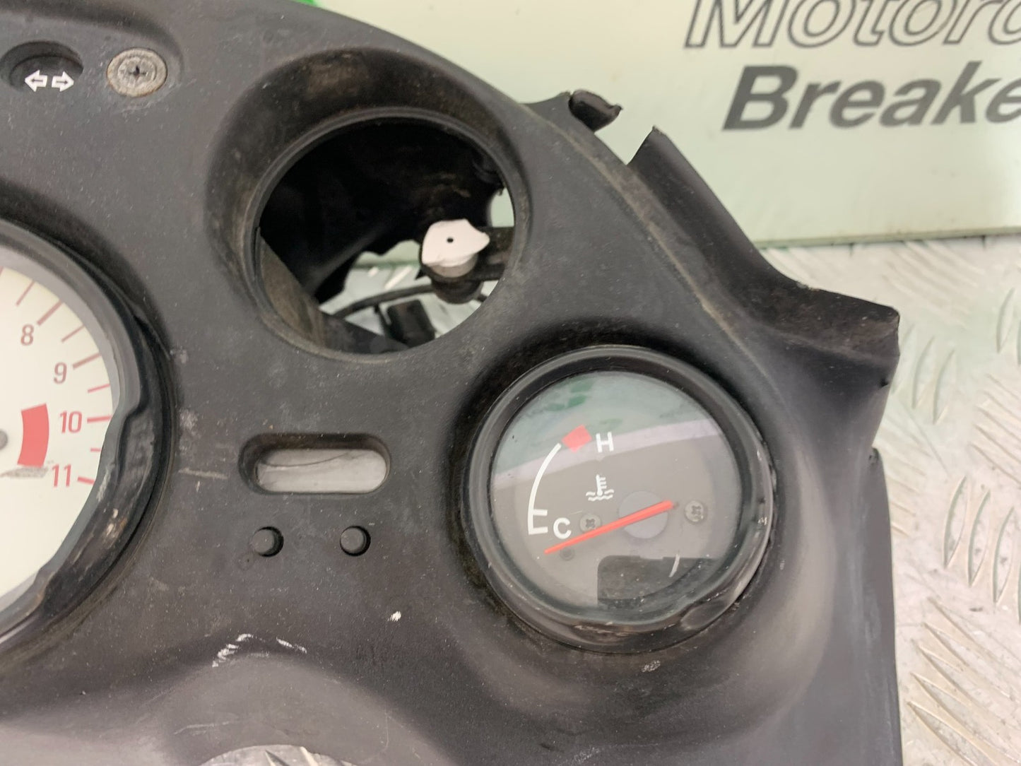 TRIUMPH 955i SPRINT ST CLOCKS SPEEDO DASH (DAMAGED) YEAR 1999-04 (CMB1230)