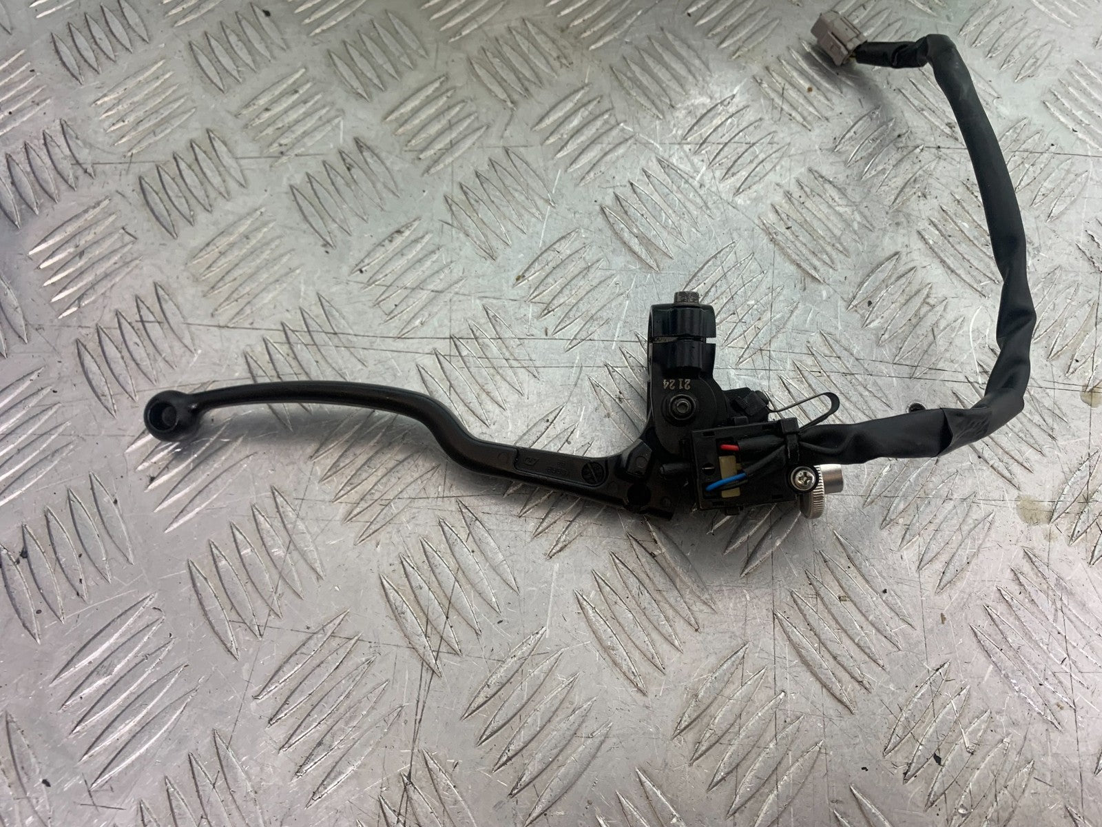 YAMAHA XSR900 XSR 900 CLUTCH LEVER AND BRACKET   YEAR 2022-2024 (CMB1215)