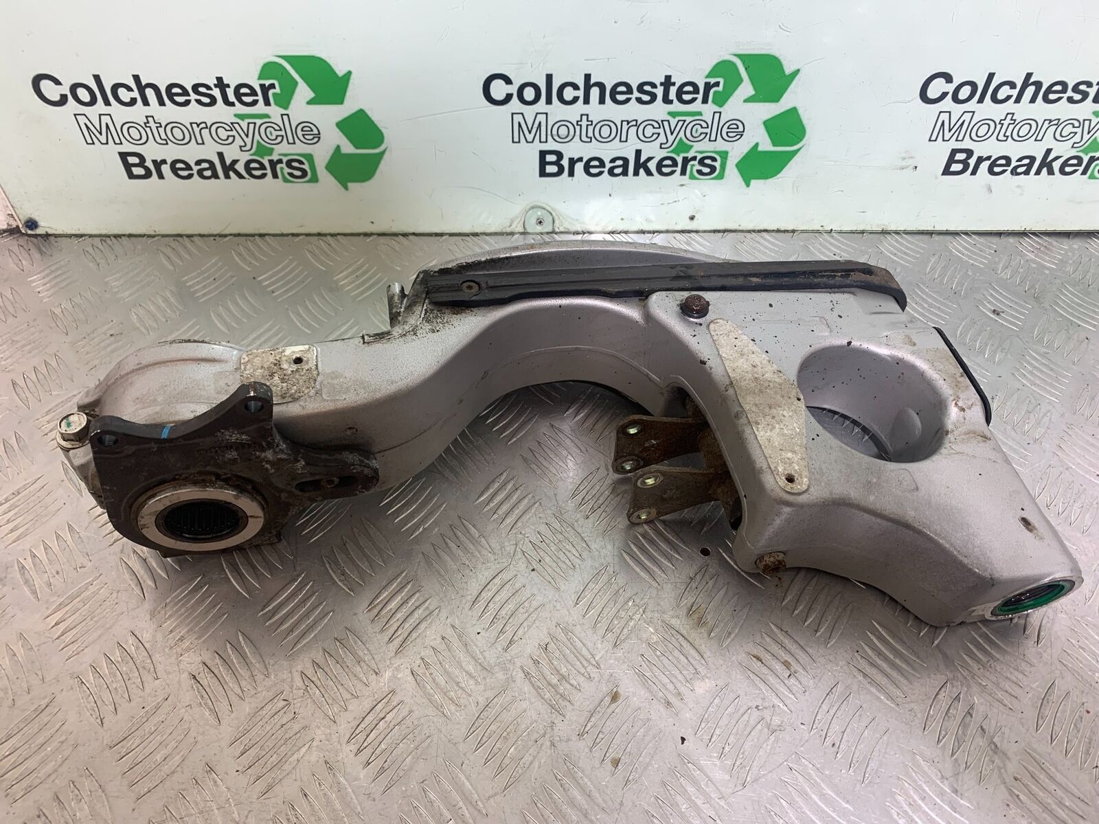 TRIUMPH 955i SPRINT ST SWINGARM  YEAR 1999-2004 (CMB1124)