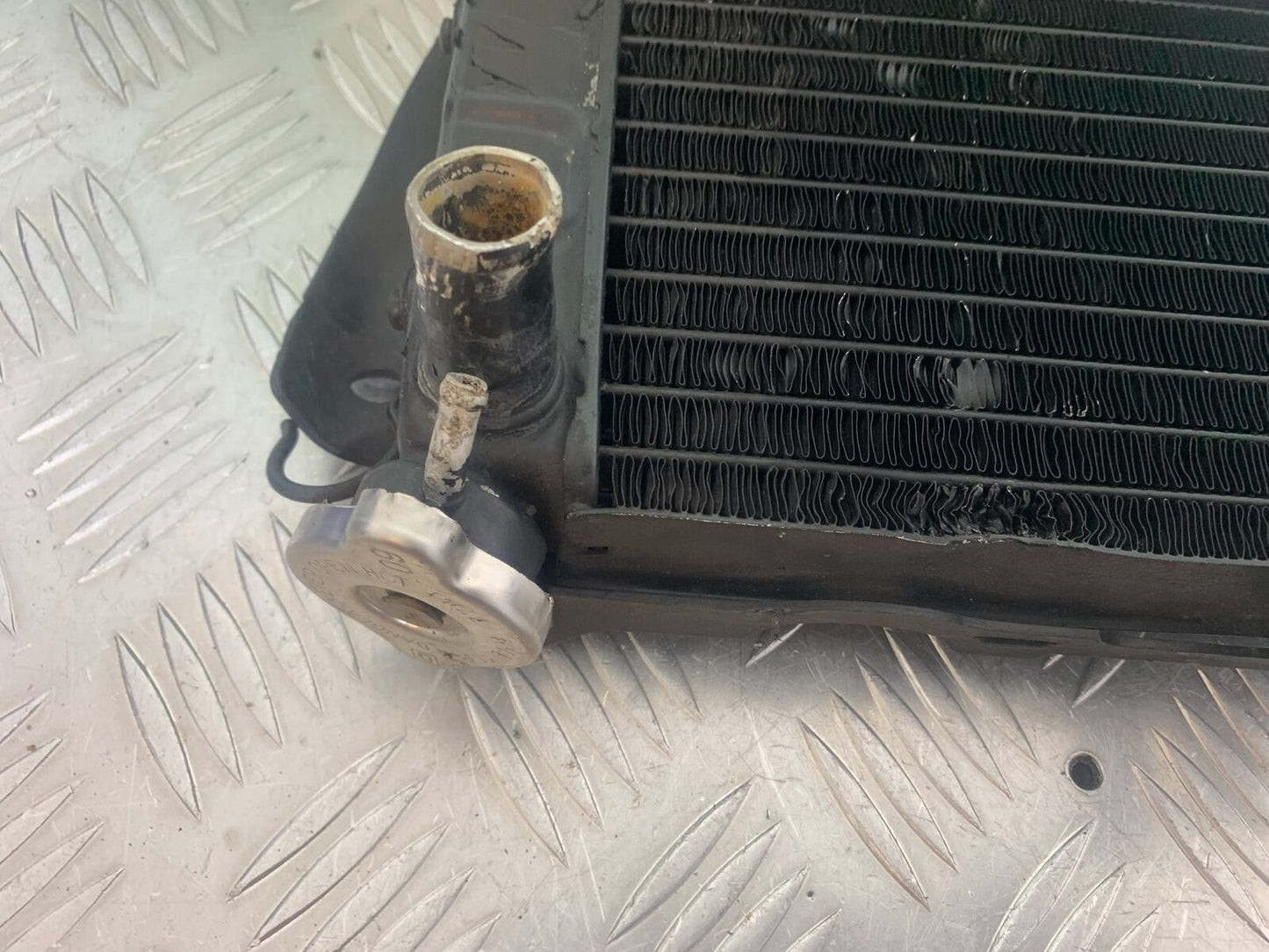 HONDA VFR400 VFR 400 NC21 RADIATOR   YEAR 1986-87 (CMB1043)