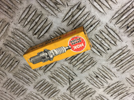 GENUINE NGK B8HS  SPARK PLUG