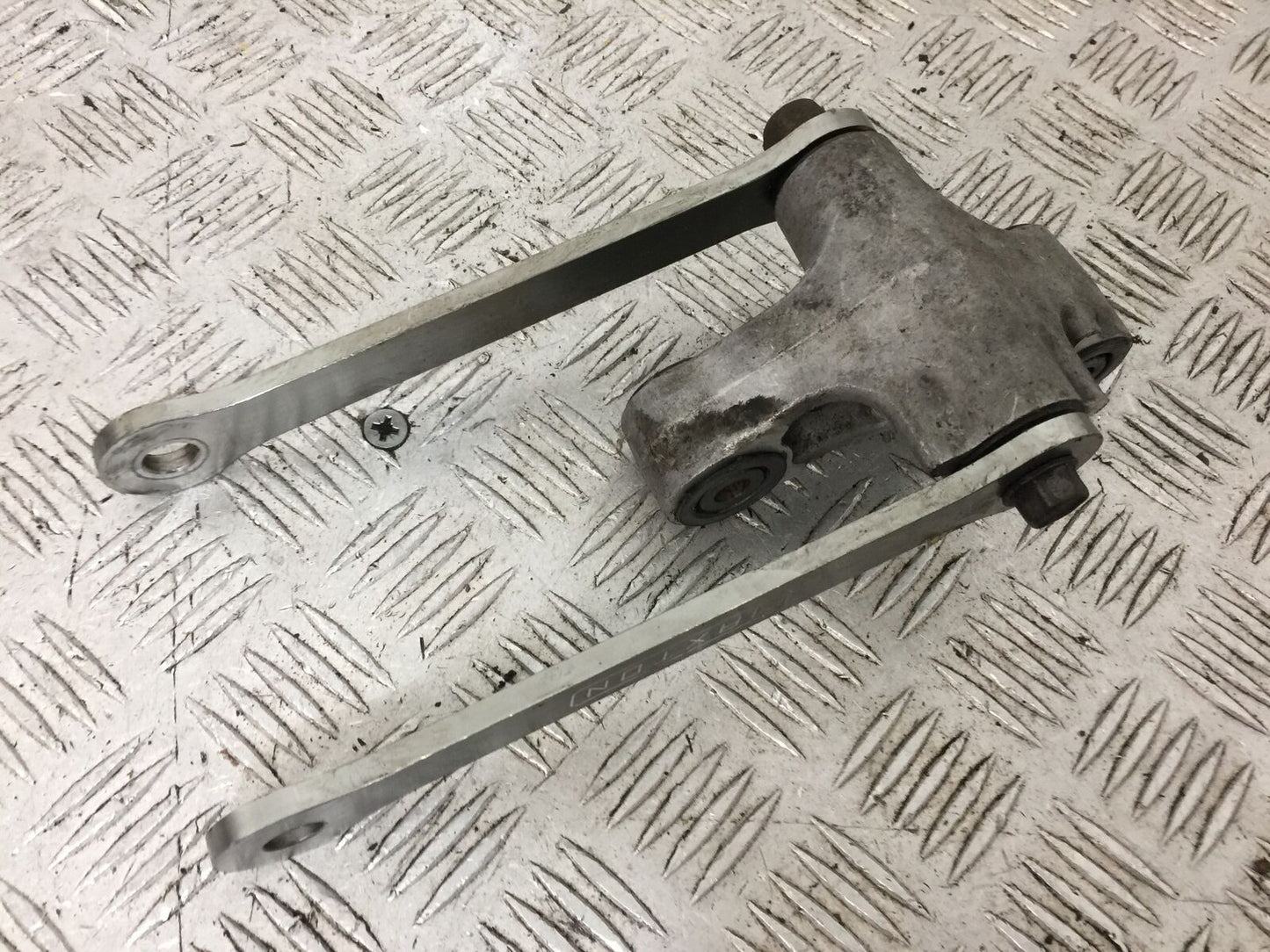 KAWASAKI ZX9R ZX9 C REAR SHOCK LINKAGE YEAR 1998-99 (STOCK 903)