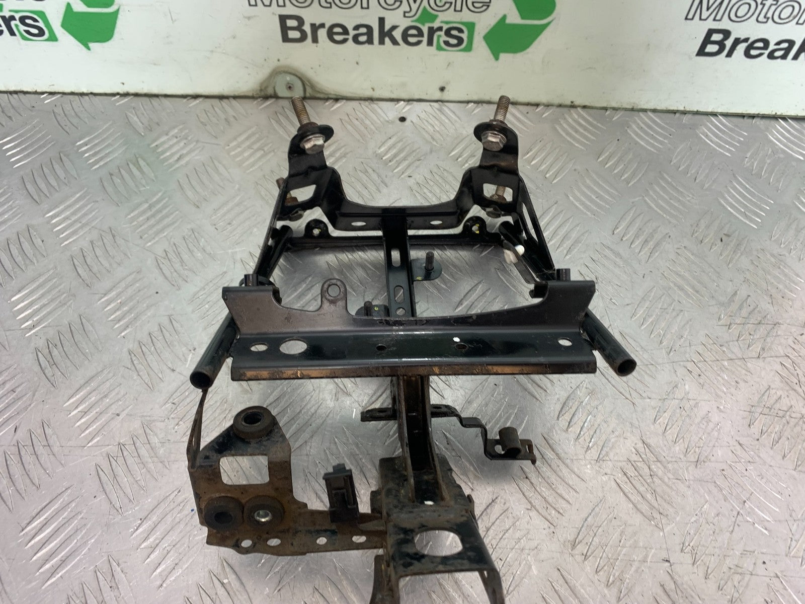 YAMAHA XMAX 125 XMAX-125 FAIRING BRACKET  YEAR 2015-2020  (CMB1266)