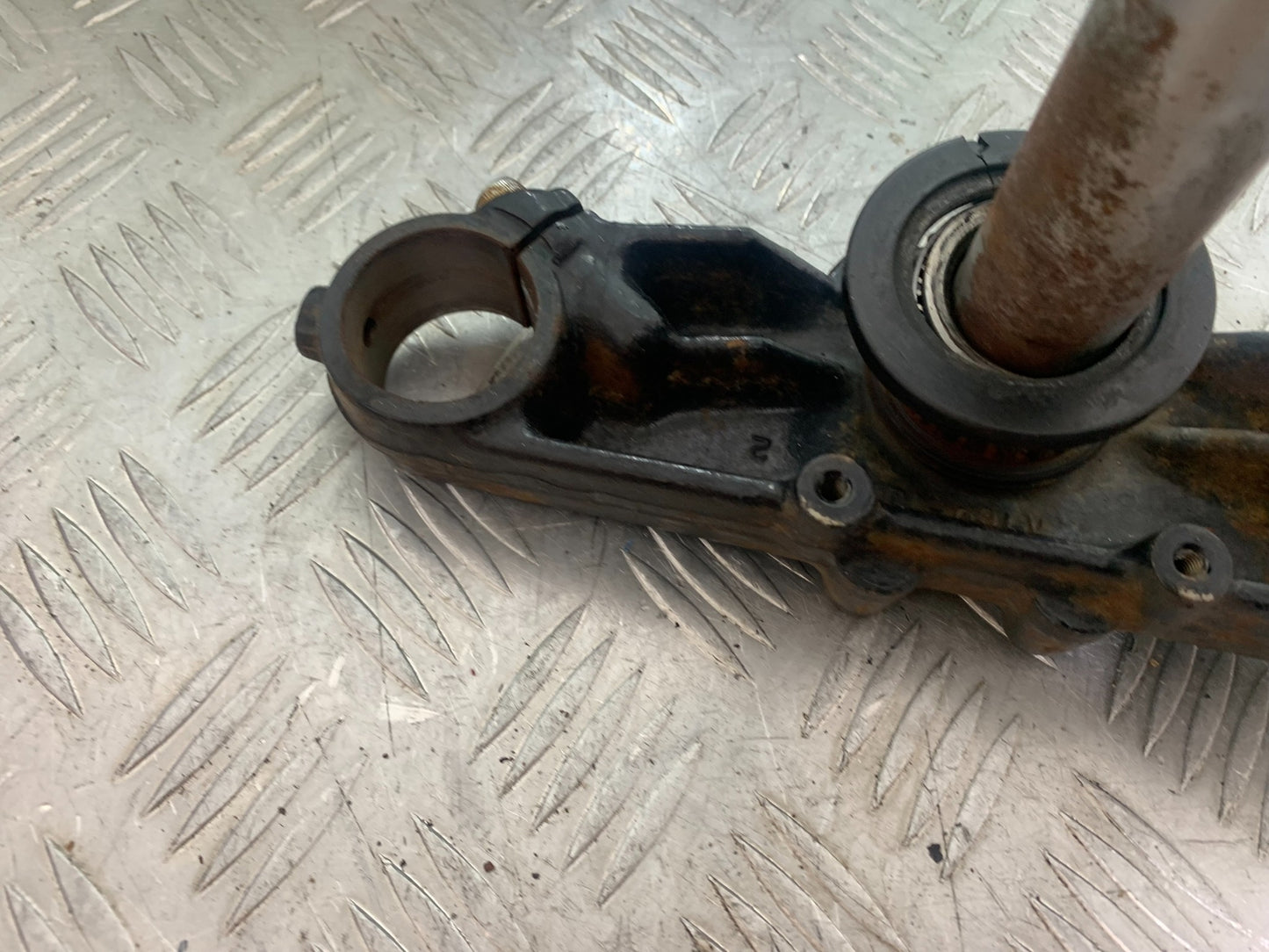 KAWASAKI VN1500 CLASSIC BOTTOM YOKE  YEAR 1999 -2006 (CMB1166)