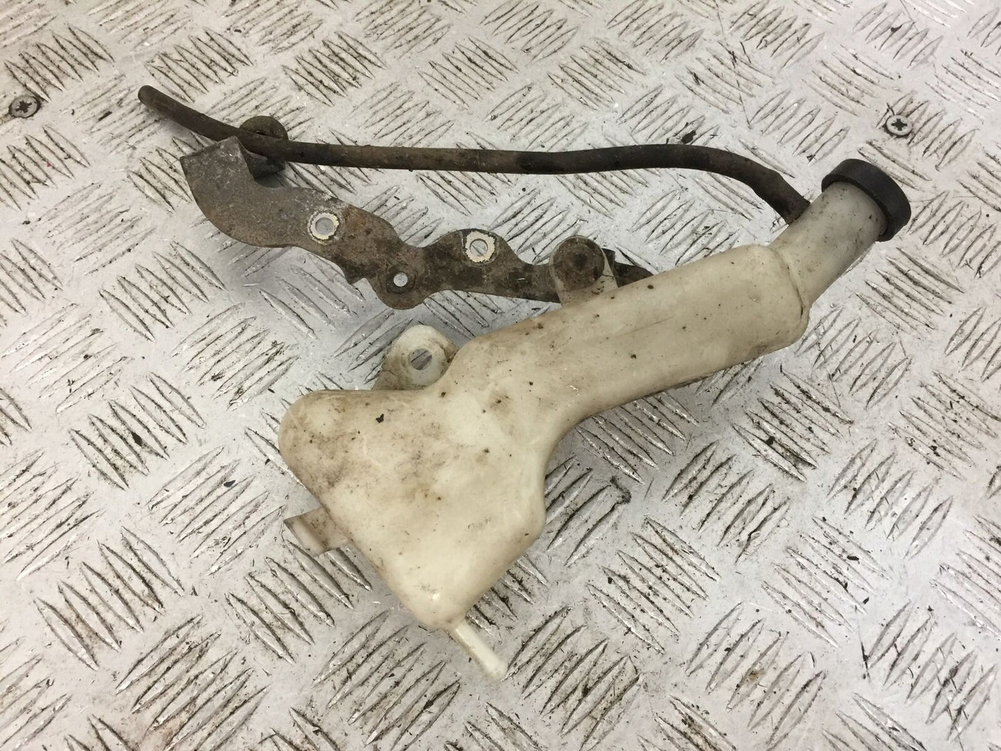 SUZUKI GSX-S 125 COOLANT BOTTLE   YEAR 2017-2020  (STOCK 779)