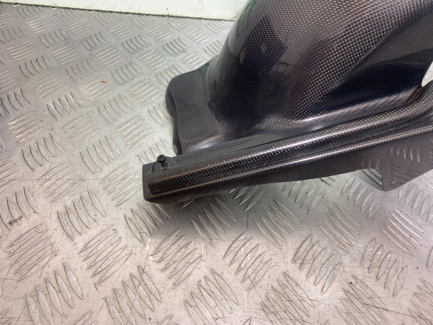 TRIUMPH 1050 SPRINT ST CARBON HUGGER   YEAR 2004-2007 (CMB1197)