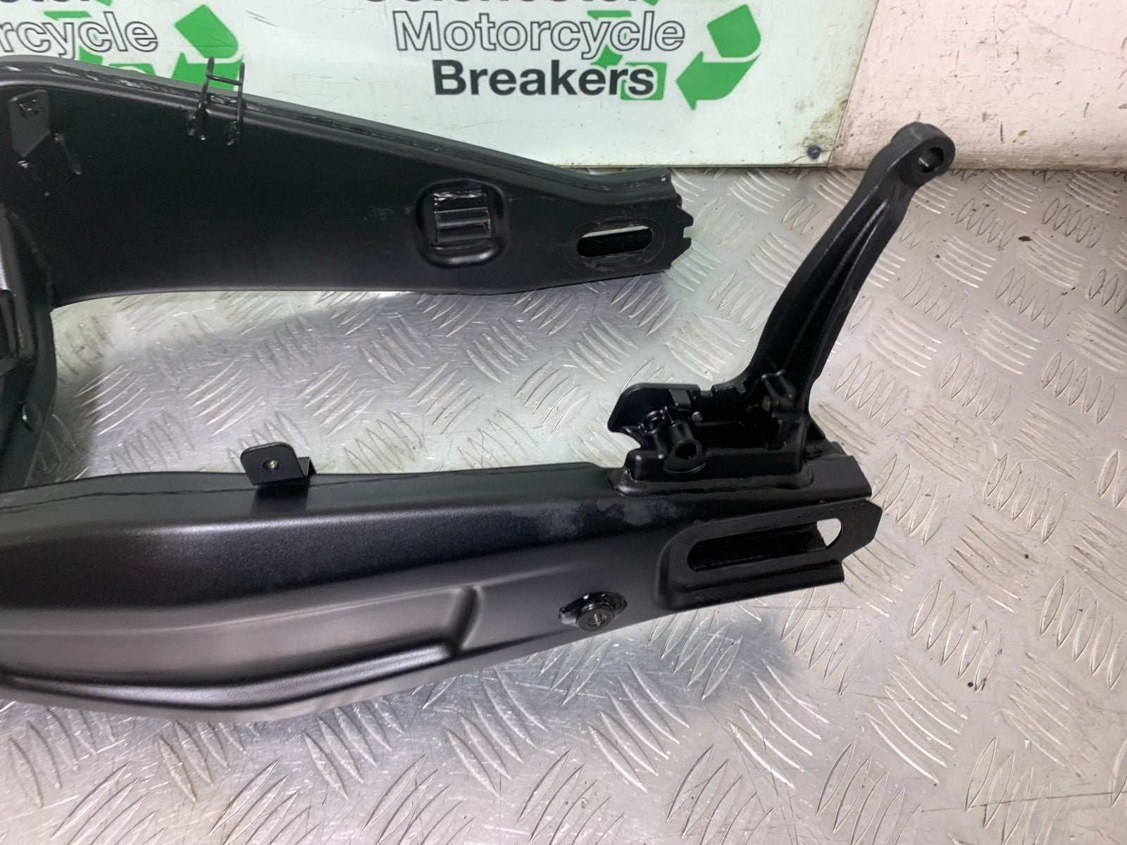 TRIUMPH TRIDENT 660 SWINGARM  YEAR 2021-2024 (CMB1295)