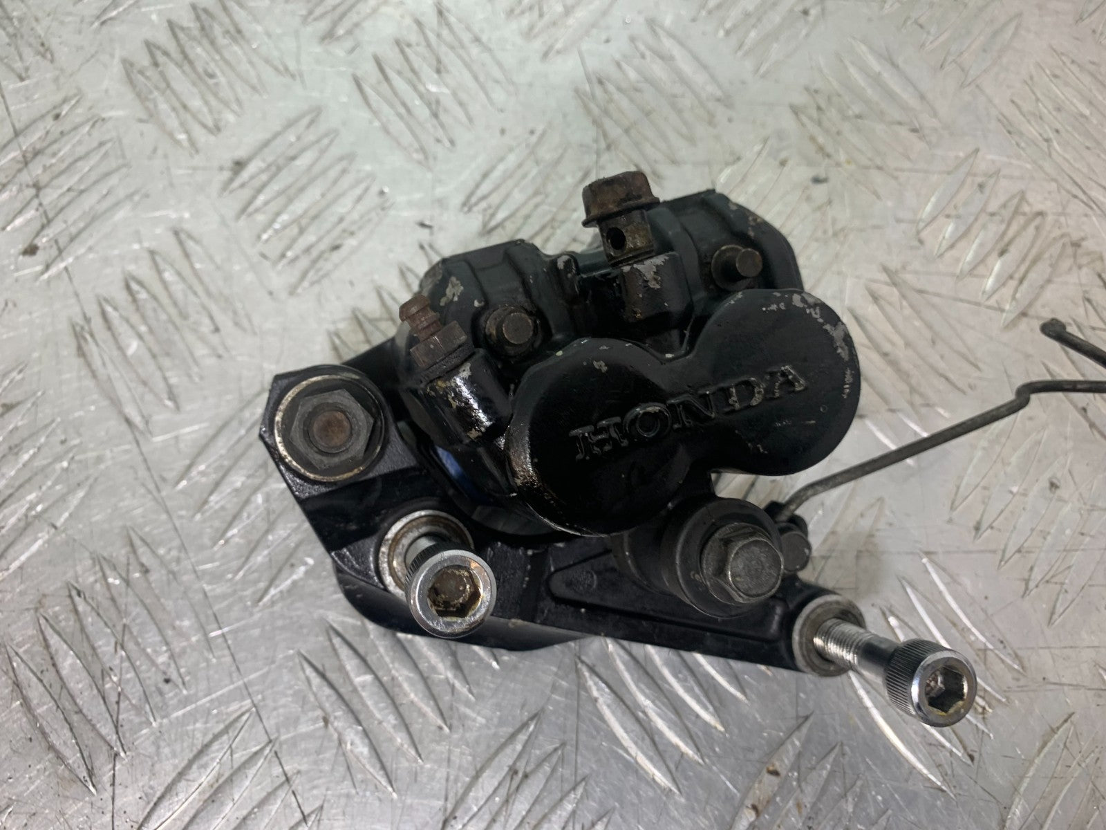 HONDA VT700 VT 700 SHADOW FRONT LEFT CALIPER   YEAR 1984-85 (CMB1328)