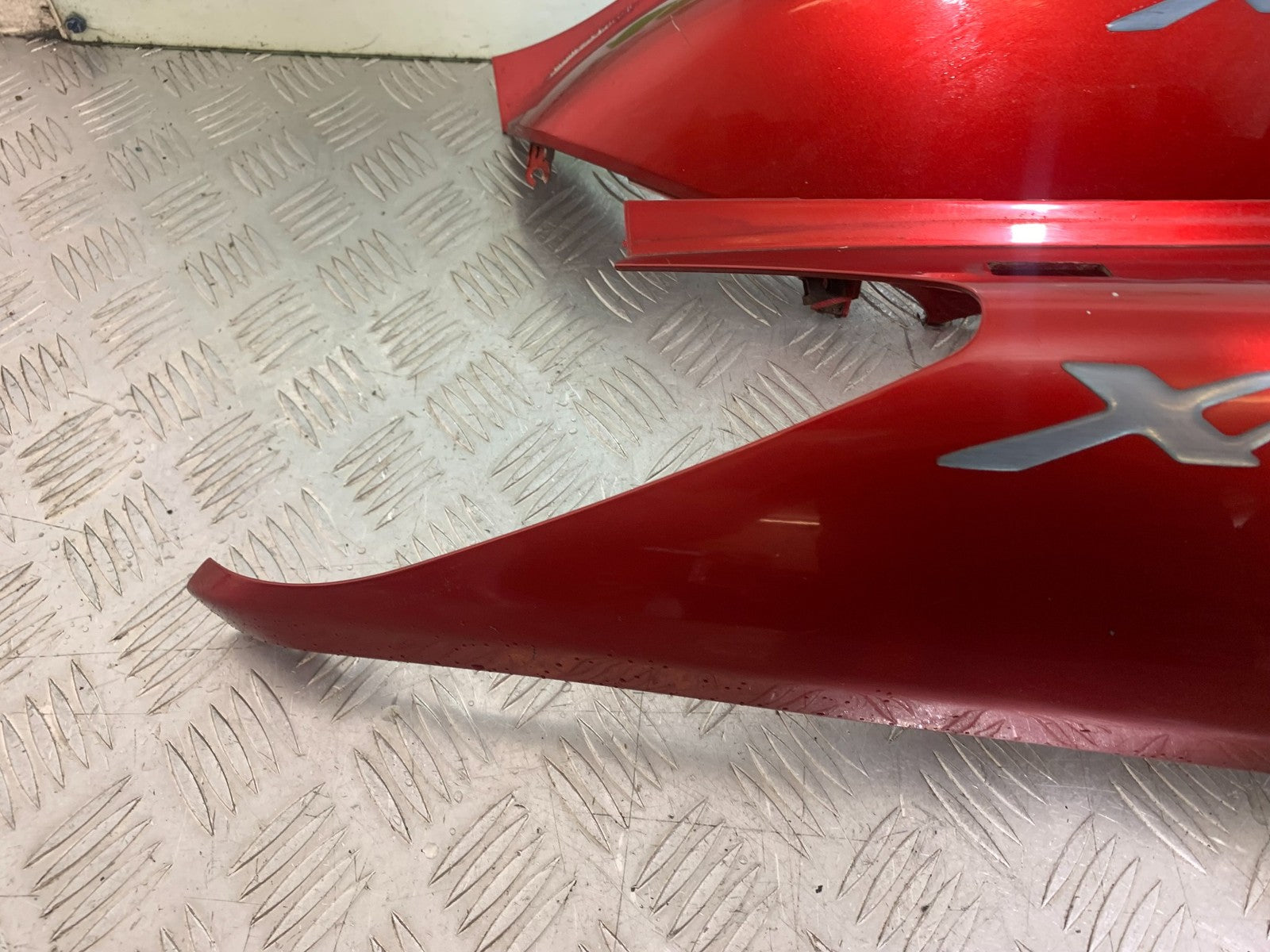 YAMAHA XMAX 250 XMAX 250 LEFT AND RIGHT SEAT PANELS  YEAR 2006-09 (CMB1201)