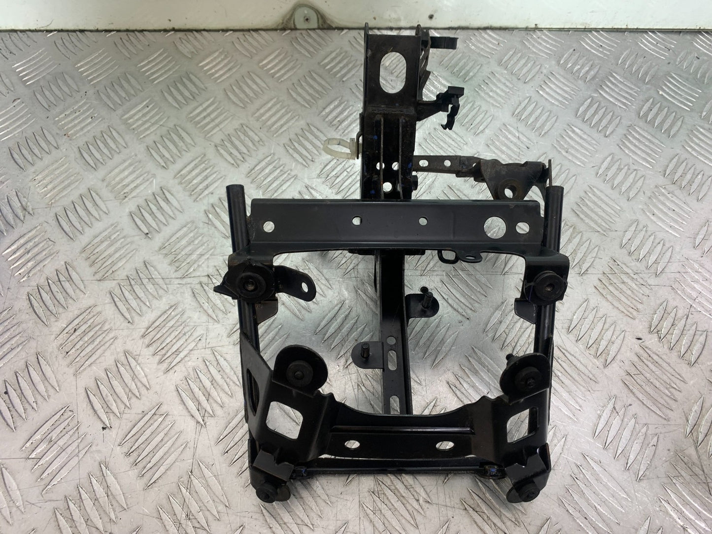 YAMAHA NMAX-125 N MAX 125 FAIRING BRACKET   YEAR 2015-2020  (CMB1231)
