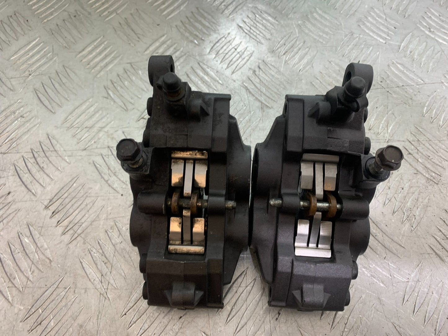 TRIUMPH TROPHY 900 FRONT BRAKE CALIPERS   YEAR 1991-95 (CMB1251)
