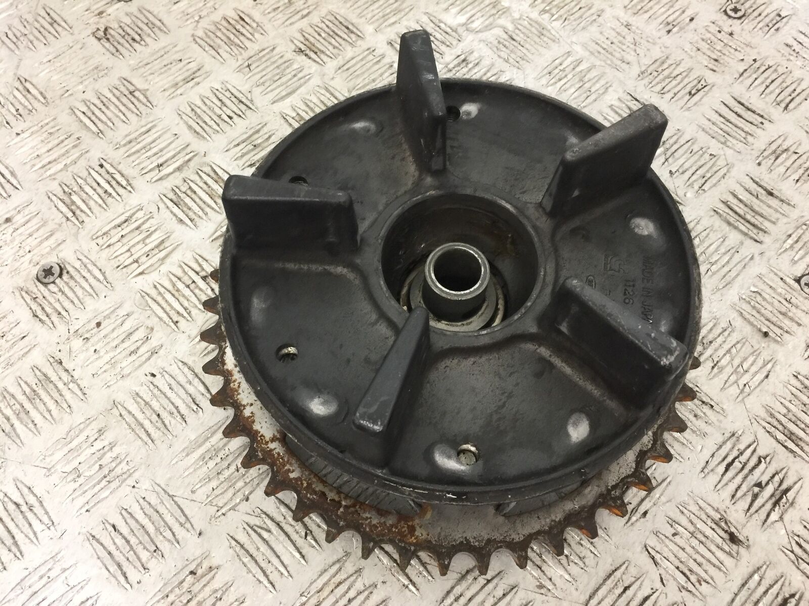 KAWASAKI ZRX1100 ZRX 1100 SPROCKET CARRIER  YEAR 1997-2001 (STOCK 808)