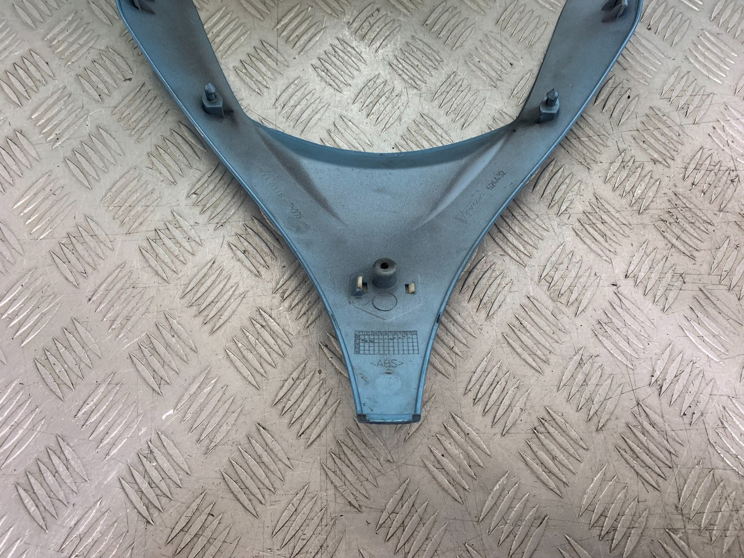 PIAGGIO MP3 250 ie HEADLIGHT SURROUND  YEAR 2007 (CMB1307)