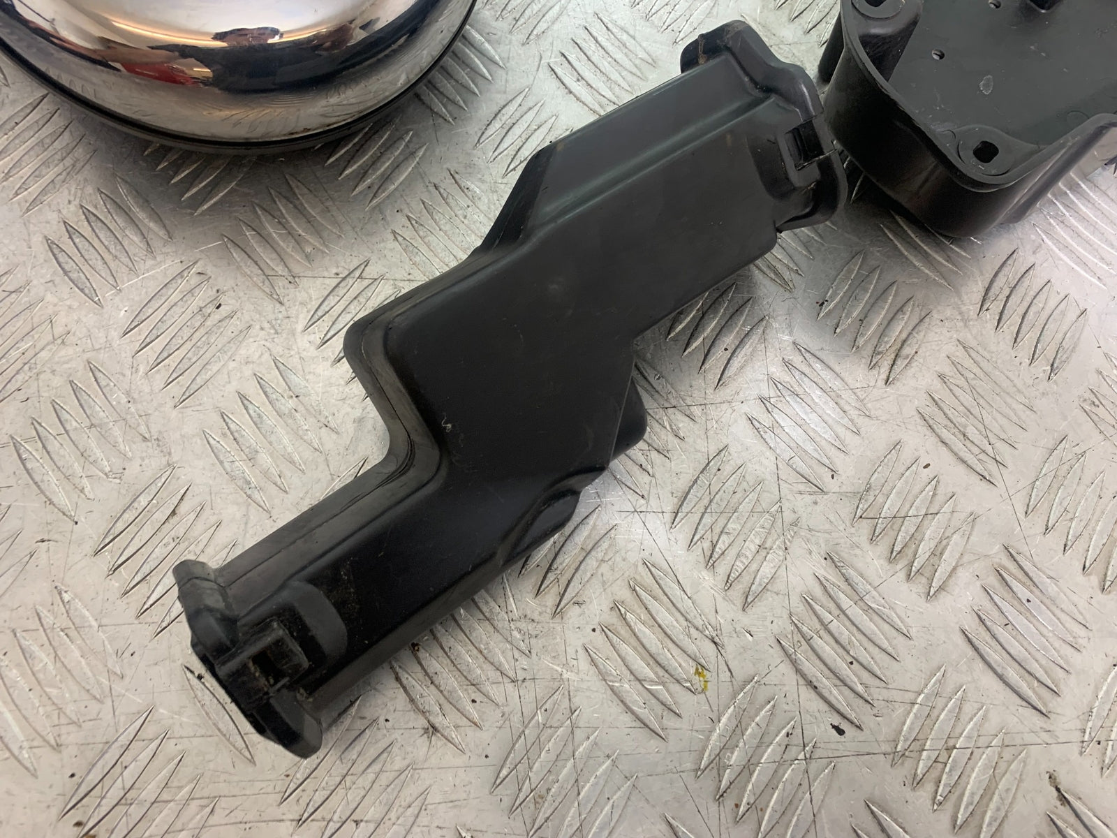 KAWASAKI VN1500 CLASSIC AIRBOX   YEAR 1999 -2006 (CMB1166)