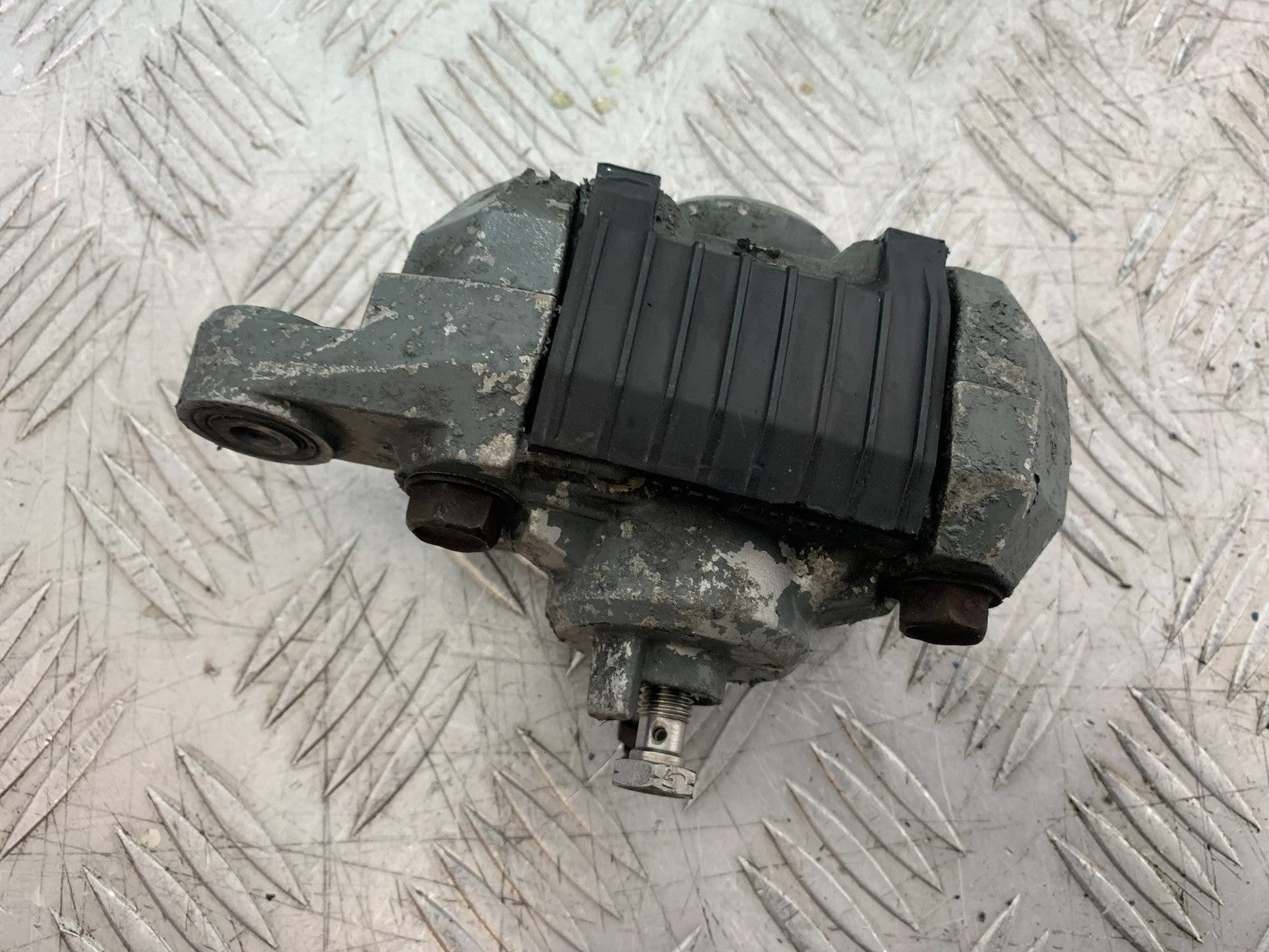 KAWASAKI ZZR1100 D REAR BRAKE CALIPER YEAR 1993-2001 (CMB1289)